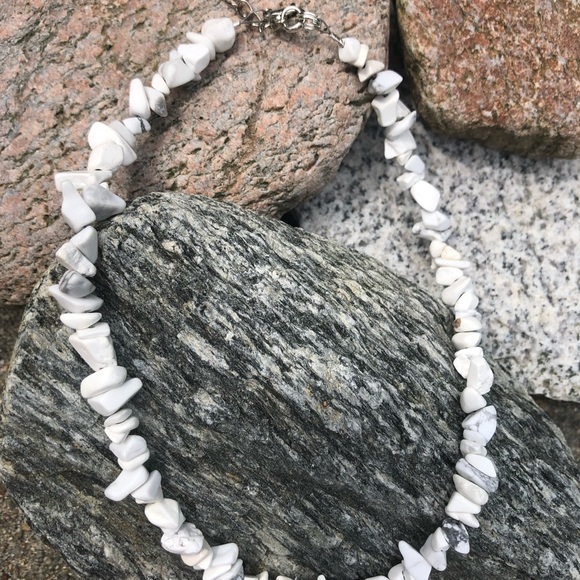 Howlite gemstone choker necklace handmade - Picture 1 of 5